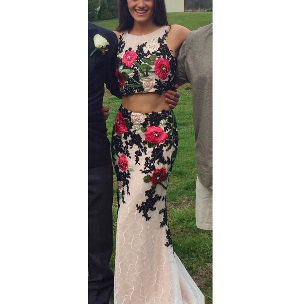 Prom Dress - Picture 2 of 7